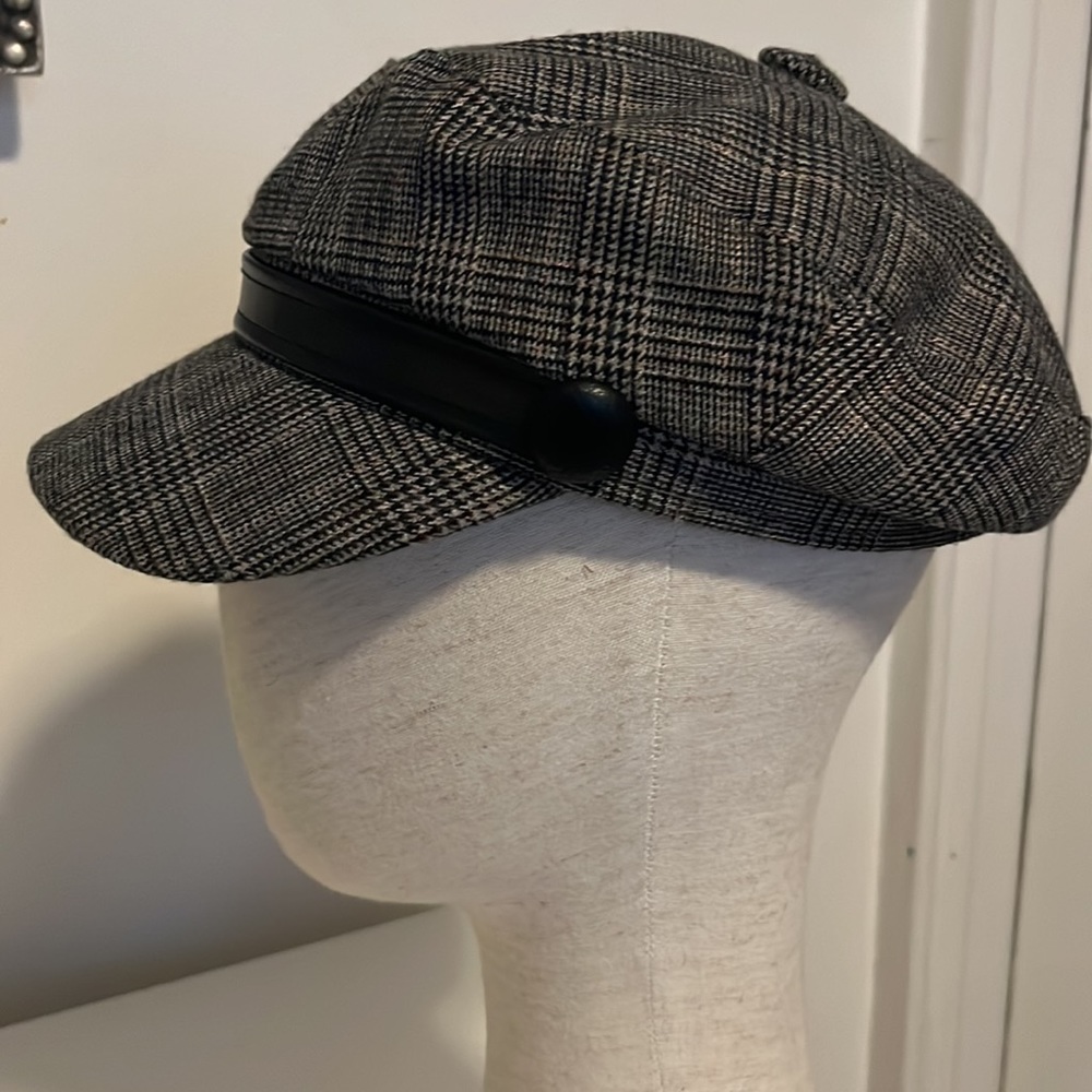 Ladies hat, pageboy, glen plaid, black faux leather band and button